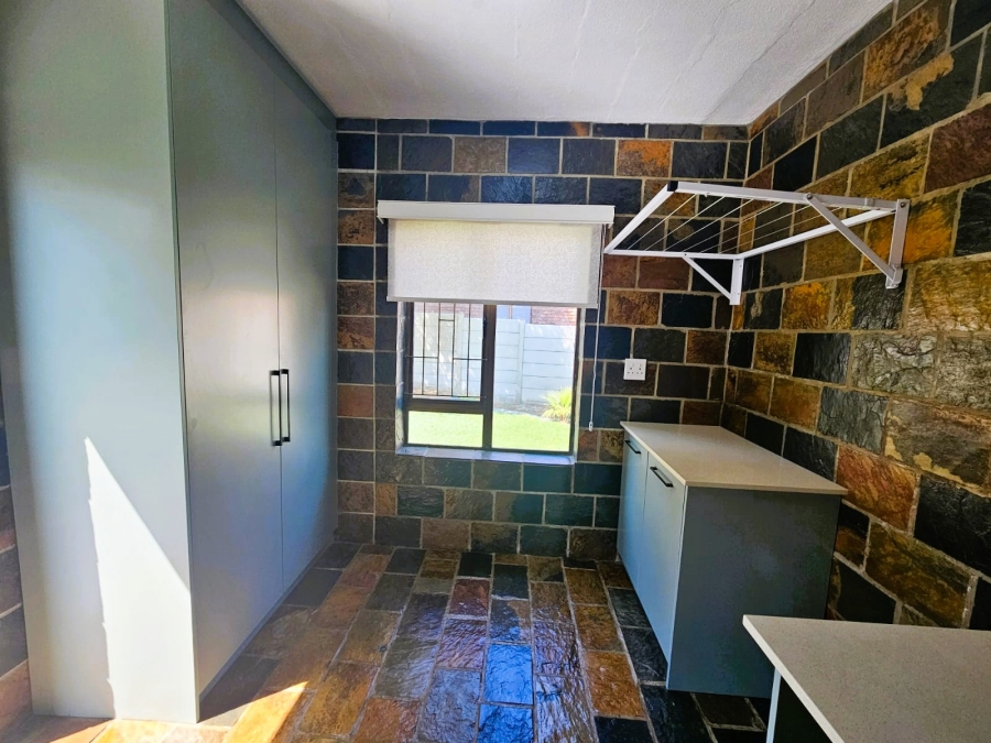 5 Bedroom Property for Sale in Stilbaai Wes Western Cape